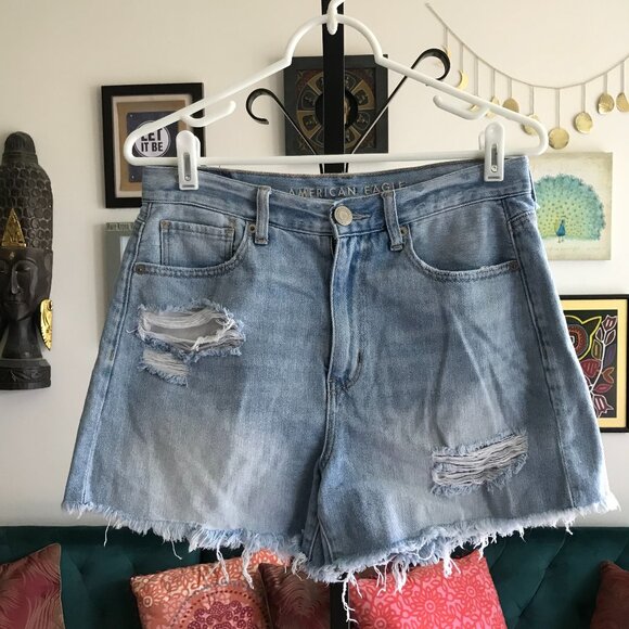 AMERICAN EAGLE size 6 Distressed Blue Denim High Rise Mom Shorts - Picture 1 of 5